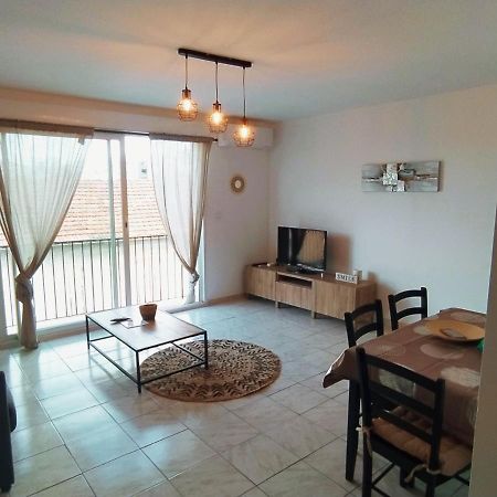 Appartement Centre Ville A Deux Pas De La Plage Le Grau-du-Roi Bagian luar foto