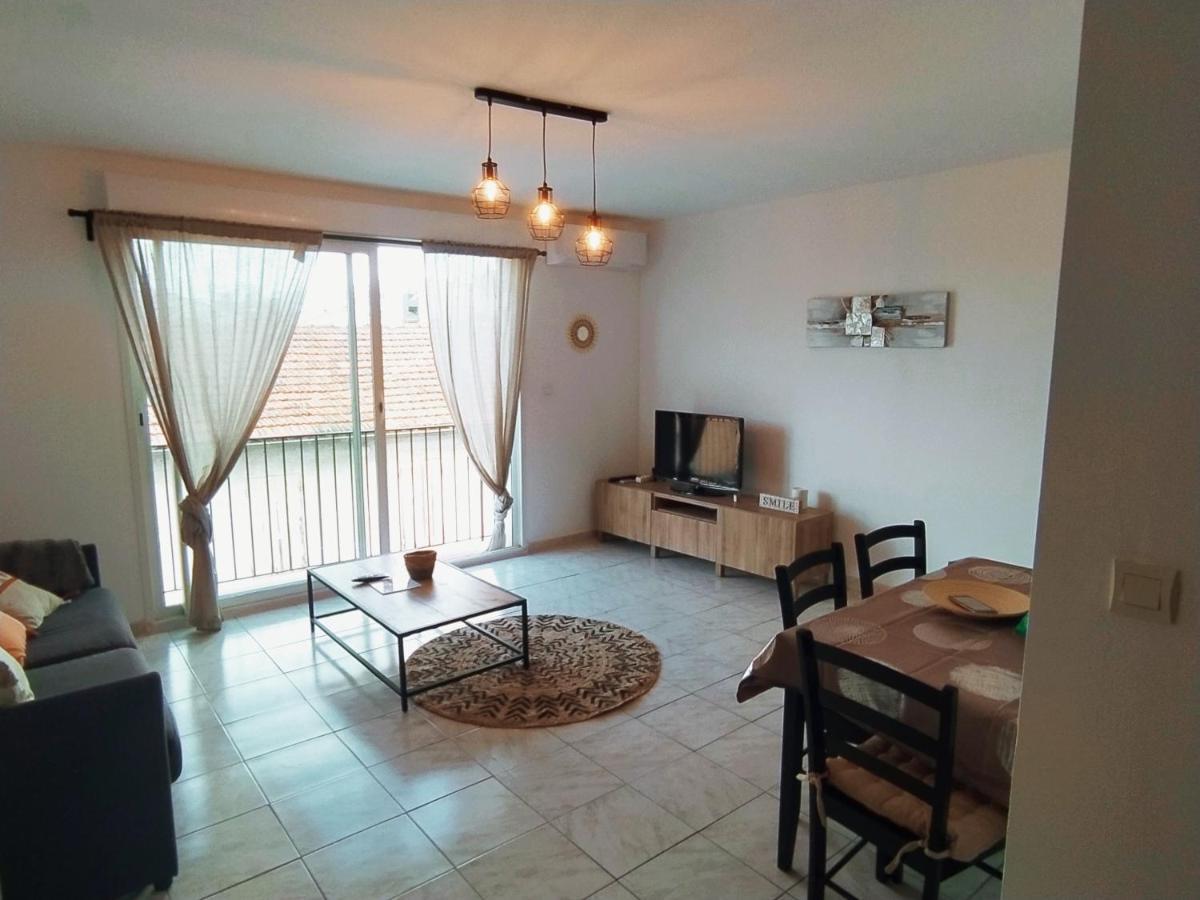 Appartement Centre Ville A Deux Pas De La Plage Le Grau-du-Roi Bagian luar foto