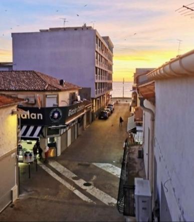 Appartement Centre Ville A Deux Pas De La Plage Le Grau-du-Roi Bagian luar foto