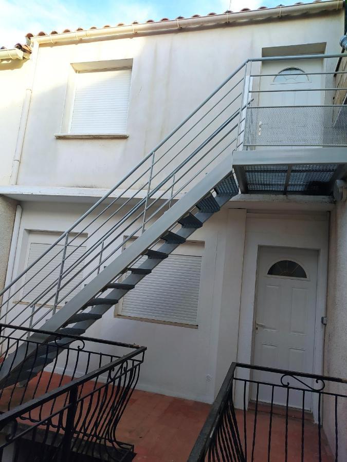 Appartement Centre Ville A Deux Pas De La Plage Le Grau-du-Roi Bagian luar foto